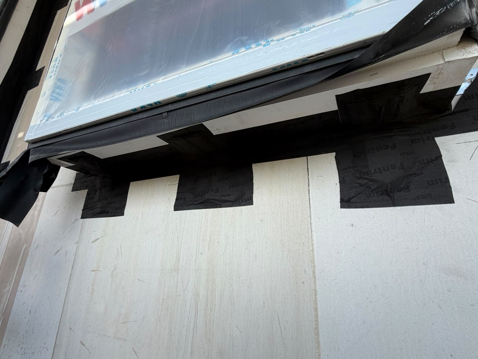 Luchtdichte afdichting met zwarte tape